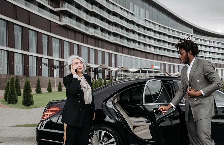 Chauffeur-Driven-Hire-Cars-Sydney-Service